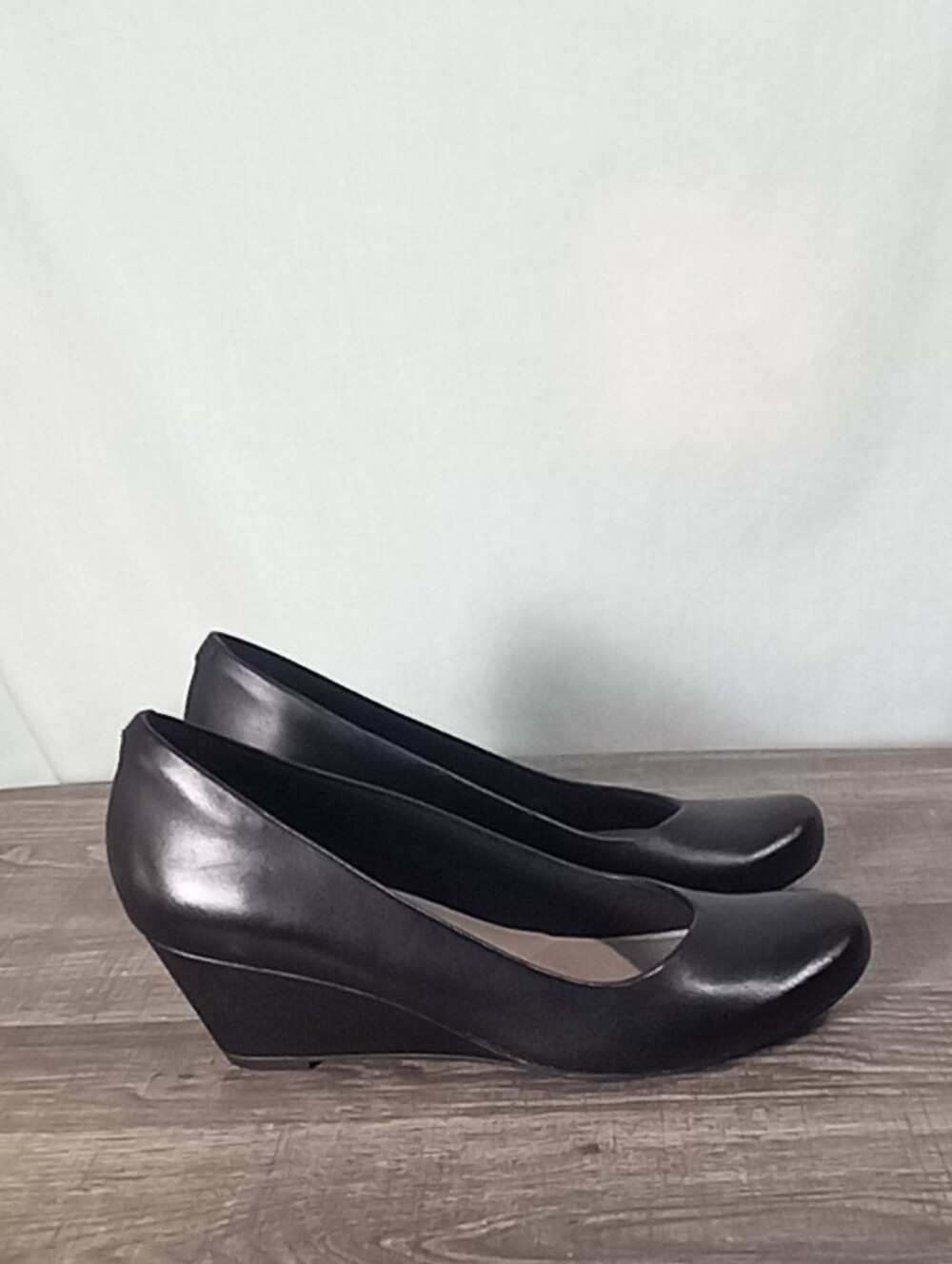 Clarks Black Flores Tulip Wedge Pumps Size 10M